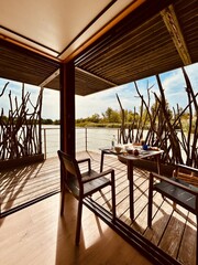 Cabane sur lac