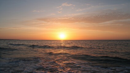 Naklejka premium Dusk over the vast ocean with shimmering water and natural beauty