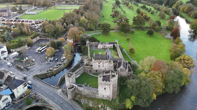 Stunning 4K 60fps drone footage showcasing Cahir Castle, one of Ireland&rsquo;s best-preserved medieval fortresses, surrounded by lush greenery and the flowing River Suir. The video captures the historic ar