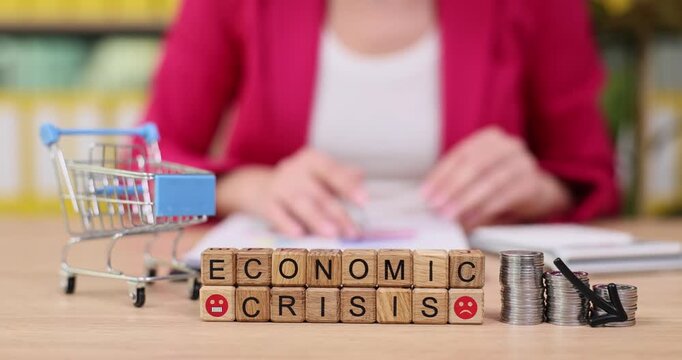 Exploring the impacts of economic crisis through creative arrangements of everyday items