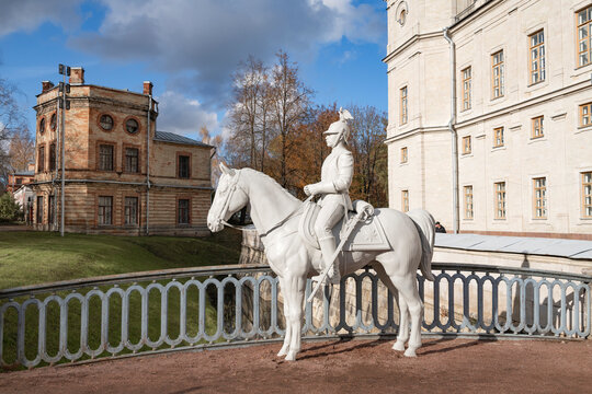 GATCHINA, RUSSIA - OCTOBER 18, 2025: Sculpture of a cuirassier at the Gatchina Imperial Palace on a sunny October day. Leningrad region