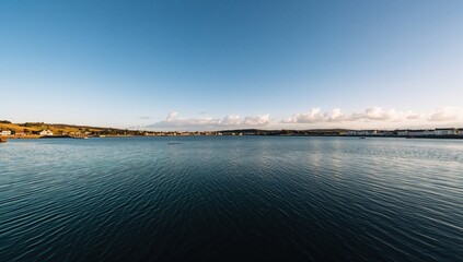 Obraz premium Mirrored Views on the Water in a Coastal Town