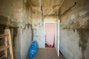 Open interior space with exposed red brick, combining raw materials and industrial charm