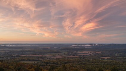 Fototapeta premium Evening sky resembling cotton candy hues