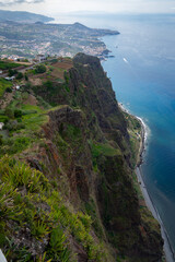 &bdquo;K&uuml;stenlandschaft mit Meer &ndash; ruhige nat&uuml;rliche Szenerie&ldquo; Madeira