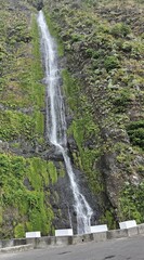 Wasserfall in Madeira bei Tageslicht &ndash; beeindruckende Naturlandschaft