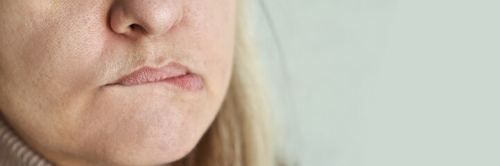 Obraz premium Close-up of mature caucasian female with abstract expression and neutral background.