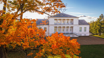 Gesellschaftshaus Maggdeburg im Herbst