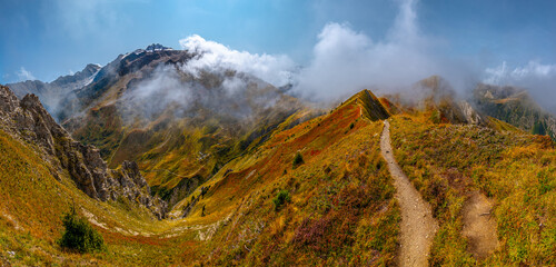 Widok z Col de Balme, Le Tour, Montroc, Francja, Alpy, Chamonix, masyw Mont Blanc. Zdjęcie wykonane we wrześniu 2025, jesień 