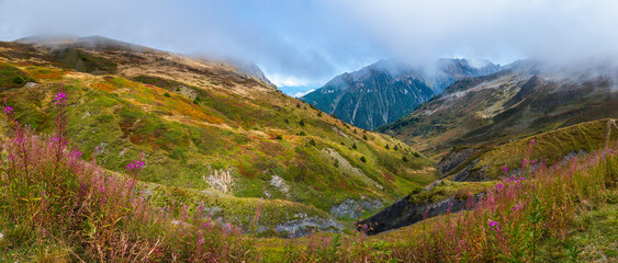Widok z Col de Balme, Le Tour, Montroc, Francja, Alpy, Chamonix, masyw Mont Blanc. Zdjęcie wykonane we wrześniu 2025, jesień 