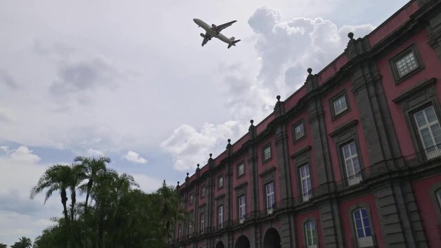 Muzeum Capodimonte w Neapolu we Włoszech - piękny pałac z bogatą kolekcją dzieł sztuki