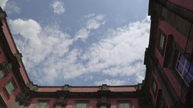 Muzeum Capodimonte w Neapolu we Włoszech - piękny pałac z bogatą kolekcją dzieł sztuki