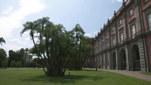 Muzeum Capodimonte w Neapolu we Włoszech - piękny pałac z bogatą kolekcją dzieł sztuki