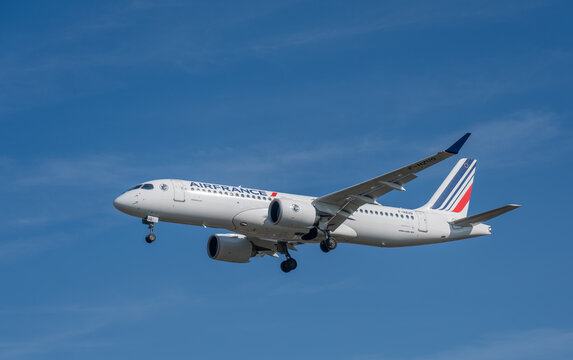 AirFrance Airbus A220 on approach to Heathrow Airport. Forward view