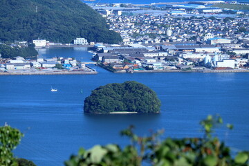 浦戸湾に浮かぶ玉島　（高知県　鷲尾山より）