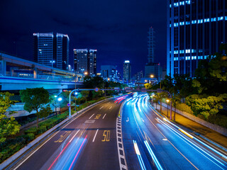 神戸三宮の夜景　高層ビルと車のライトの光を長秒露光 © Takamori Miyagishi 