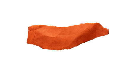 Fragmento irregular de papel rasgado color naranja sobre fondo negro