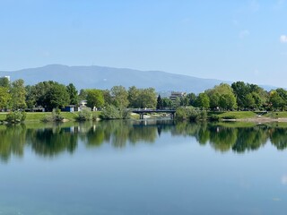 Obraz premium Jarun Lakes or Zagreb's Jarun Lake (Zagreb, Croatia) - Jarun-Seen oder Zagrebs Jarun-See (Zagreb, Kroatien) - Jezero Jarun ili zagrebačko Jarunsko jezero (Zagreb, Hrvatska)