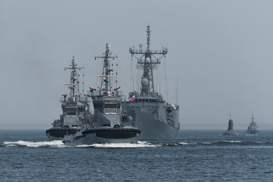 
WARSHIPS OF THE POLISH NAVY - The Oliver Hazard Perry class guided missile frigate and tgs is sailing at sea