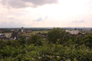 Obraz premium Blick auf die Stadt Düsseldorf am Rhein