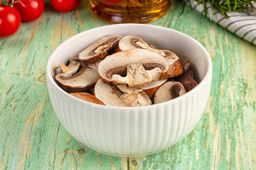 Sliced raw brown royal champignon