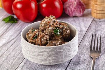 Chicken liver in cream sauce