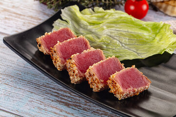 Tuna tataki roasted and raw