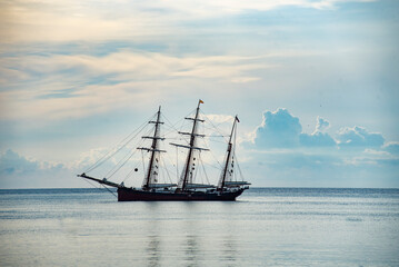 Obraz premium old sailboat at the mouth of the harbor