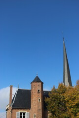 Auxonne, toit de hôtel de ville vu de l'arrière et clocher