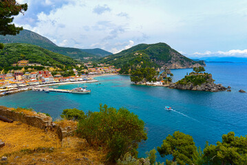 Naklejka premium Parga an der griechischen Westküste (Epirus) am Ionischen Meer