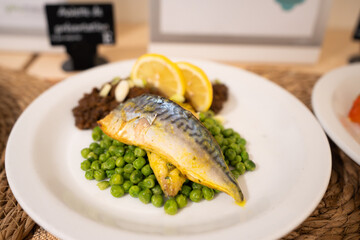 fried fish with lemon