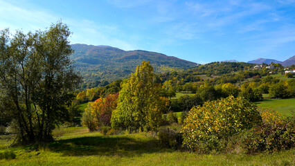 Autunno sull'Appennino emiliano. Panorami autunnali delle montagne bolognesi. Bologna, Emilia Romagna. Italia
