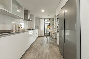  Integrated kitchen with a dual-function center island: food preparation area and social area for guests