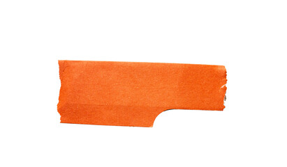 Fragmento de papel naranja rasgado sobre fondo negro