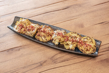 Artisanal pizza with a sourdough base, artichoke cream, Iberian ham, and burrata, baked in a wood-fired oven with fresh herbs