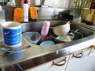 食事後、洗う前の食器