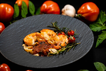 leckere Garnelen mit Kräutern und Gewüzen