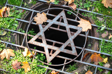 Zabytkowy cmentarz żydowski w Warszawie, Jesień w Warszawie. © hunter76