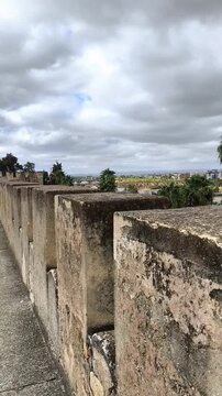 Almenas fortificaci&oacute;n de la muralla de Alcazaba de Badajoz