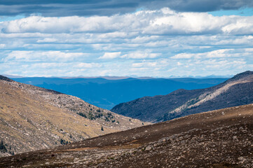 Mountain scenery in the Qinghai Tibet Plateau region