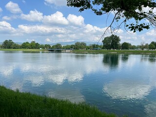 Obraz premium Rowing trail on Lake Jarun or rowing trails on Jarun's Lake, Zagreb - Croatia (Veslačka staza na jezeru jarun ili veslačke staze jarunskog jezera (RŠC Jarun), Zagreb - Hrvatska)