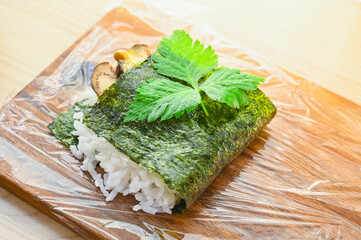 秋なすの塩漬けのおにぎり