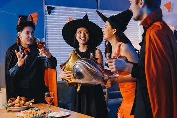 Obraz premium Joyful office Halloween party with coworkers in costumes, celebrating with drinks and laughter, fostering teamwork and festive spirit