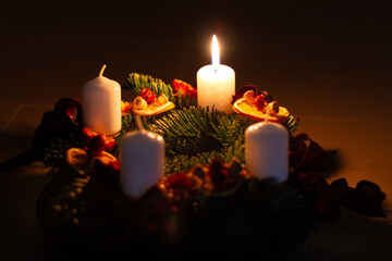 advent wreath with one candle lighting