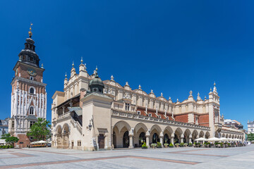 Obraz premium The Cracow Cloth Hall (Sukiennice) the central feature of the main market square in the Cracow Old Town, Poland.
