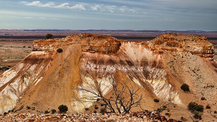 Arckaringa, Painted Desert in South Australia it is notable for its distinctive mesas, mountains, and geological formations.