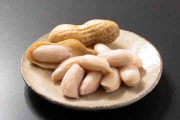 茹でた　生　落花生