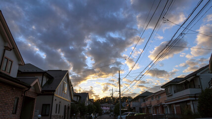 黄昏時の住宅街