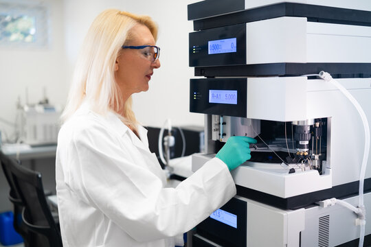 Maintenance process of chromatography system in pharmaceutical and biochemical laboratory.