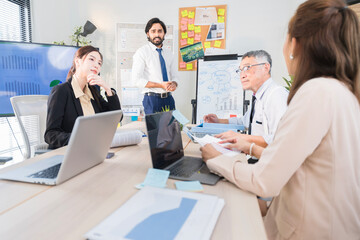 Obraz premium Business Professionals Discussing Project in Modern Office